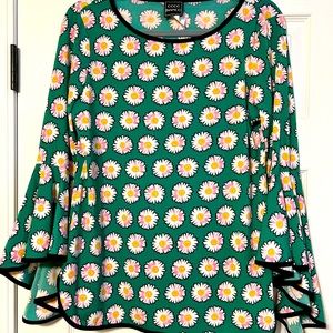 NWOT!! Coco Bianco Flower blouse